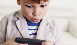 Giúp trẻ nhỏ tránh xa những video phản cảm trên YouTube