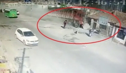 Video: Kinh hoàng xe tải hỏng phanh, san phẳng cả dãy nhà