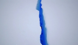 Vết nứt băng 40km khiến trạm nghiên cứu Nam Cực đóng cửa