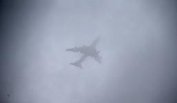 Mưa bão khiến chuyên cơ chở Obama 3 lần hạ cánh bất thành