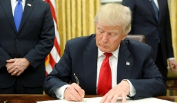 Nhậm chức vài giờ, Trump xóa chính sách của Obama trên trang web Nhà Trắng