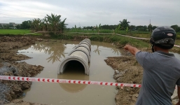 Thương tâm 2 bé 8 tuổi chết đuối dưới hố nước công trình