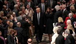 Video: Tổng thống Trump và gia đình đi cầu nguyện ở nhà thờ