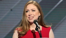 Con gái bà Clinton kêu gọi truyền thông 'tha' cho con út Trump