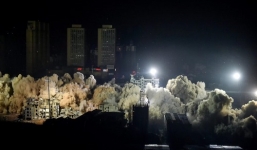 19 tòa nhà cao tầng bị đánh sập thành tro bụi trong 10 giây