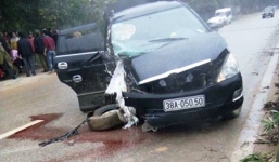 Xe rước dâu nổ lốp, cô dâu nhập viện khẩn cấp