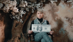 Phía sau tờ đô la - Phim ca nhạc lấy nước mắt những người con xa xứ