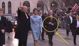 Video sự thật mật vụ Mỹ dùng tay giả hộ tống ông Trump