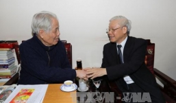 Tổng Bí thư Nguyễn Phú Trọng chúc thọ nguyên Tổng Bí thư Đỗ Mười