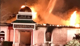 Nhà thờ Hồi giáo ở Mỹ bị thiêu rụi sau lệnh cấm nhập cư