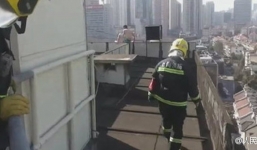 Lính cứu hỏa đi nhẹ như ninja cứu người tự tử gây sốt dân mạng