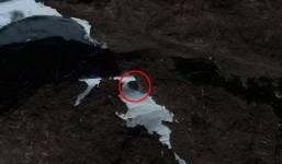 Vật thể lạ nghi tàu ngoài hành tinh ẩn trong hang động ở Nam Cực