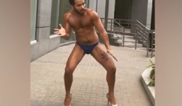 Video: Soái ca bụng 6 múi đi giày cao gót gây sốt