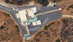 Vật thể lạ nghi UFO ở sân sau phòng thí nghiệm của NASA