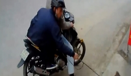 'Cẩu tặc' cướp phăng chó giữa ban ngày, ngay trước mặt chủ