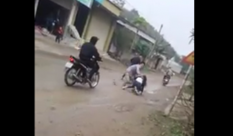 Video: Thiếu nữ gào khóc thảm thiết khi bị nhóm thanh niên bắt về làm vợ