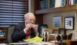 Bữa sáng giản dị 3 USD của tỷ phú Warren Buffett