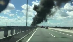 Xe khách 29 chỗ cháy rụi trên cao tốc Trung Lương