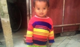 Bé 2 tuổi mất tích mùng 4 Tết khi đang chơi trước cửa nhà