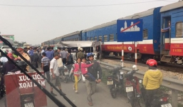 Thông tin mới vụ ô tô bị tàu hỏa đâm ở Nam Định