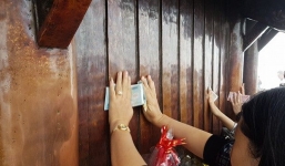 Video: Chen chân dùng tiền mài lên chùa Đồng Yên Tử