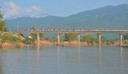 Cãi nhau với chồng, vợ nhảy xuống sông tự tử