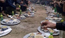 Choáng váng với hình ảnh 'con đường rượu thịt', 1 người 1 mâm cỗ