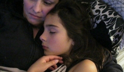 Nữ sinh 15 tuổi tự tử vì bị bạn bè bạo hành, cưỡng hiếp tập thể