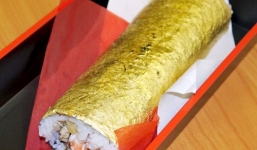 Đầu năm không tiếc tiền chi hơn 2 triệu ăn một cuộn sushi