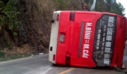 Tai nạn giao thông, xe khách 45 chỗ mất phanh, lao vào vách núi