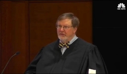 Thẩm phán dừng lệnh cấm nhập cư của Trump là người ra sao?