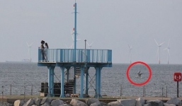 Sự thật bức ảnh thủy quái há mồm trên mặt biển