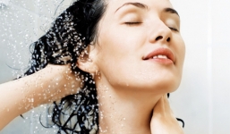 Muốn tỉnh táo hãy dành 90 giây trong phòng tắm mỗi sáng