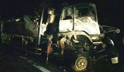 Xe tải đâm xe đầu kéo rồi bốc cháy, 2 người trên xe tử vong