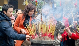 Xử lý nghiêm cán bộ Bộ Công Thương đi lễ chùa giờ hành chính