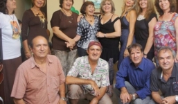 Đại gia đình 48 người đều chung một tên