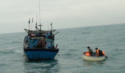Chìm tàu cá, 6 ngư dân may mắn thoát chết