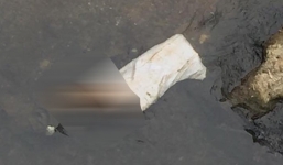 Phát hiện thi thể người đàn ông trong bao tải trôi trên suối