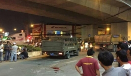 Hung thần xe ben cuốn gia đình 4 người đang chờ đèn đỏ vào gầm 