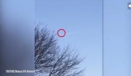 Video: Vệt sáng lạ bám theo máy bay chở khách trên bầu trời Mỹ