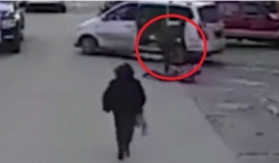 Hai người đàn ông táo bạo bắt cóc bé trai giữa ban ngày