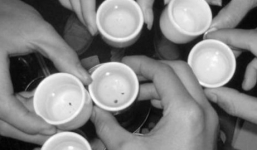 Cụ ông 74 tuổi bị bạn nhậu đạp vào bụng tử vong