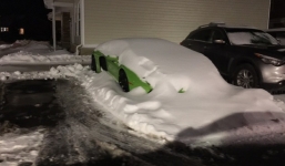 Siêu xe của sinh viên đại học bị phủ tuyết trắng xóa