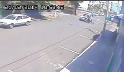 Trắng trợn cướp ô tô giữa đường phố Ý