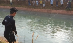 Xe máy lao xuống kênh, 3 người trong một gia đình chết thảm