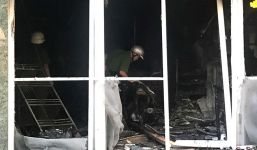 Cháy nhà 4 tầng, 5 người mắc kẹt trên sân thượng