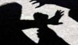 Mẹ ngoại tình, con trai cầm dao chém trọng thương nhân tình của mẹ