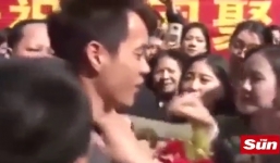 Video: Cuộc đoàn tụ của chàng trai và gia đình sau 22 năm bị bắt cóc