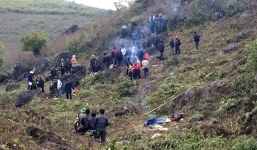 Nghi phạm ăn lá ngón tự tử sau khi sát hại 3 người