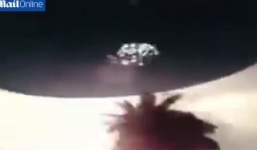 Cảnh sát Mỹ hộ tống xe tải chở vật thể lạ giống đĩa bay gây xôn xao